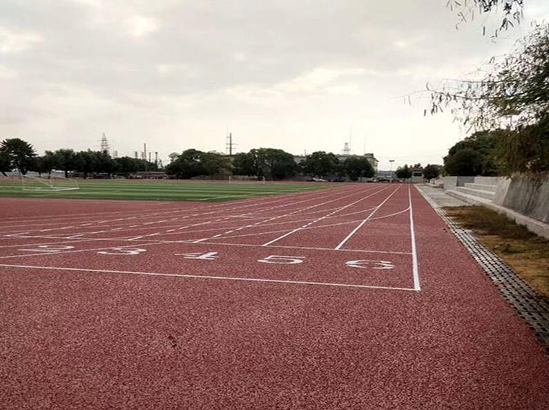 塑膠跑道好是因?yàn)樯?？?jī)?yōu)點(diǎn)介紹！